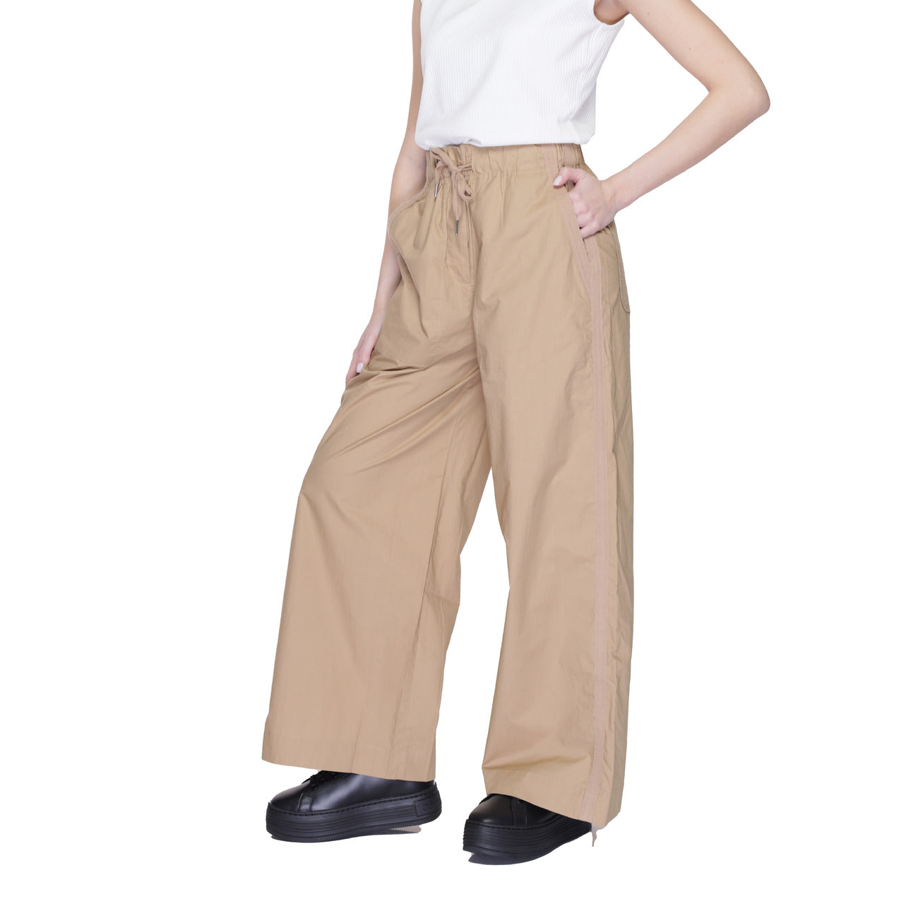 Blauer. Pantaloni Donna